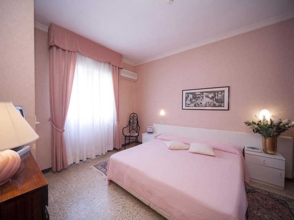 Hotel Aquila D'Oro Riccione Phòng bức ảnh